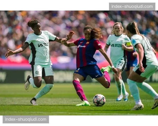 芝加哥火焰边路下底战术受阻，中场控制力不足影响进攻效率